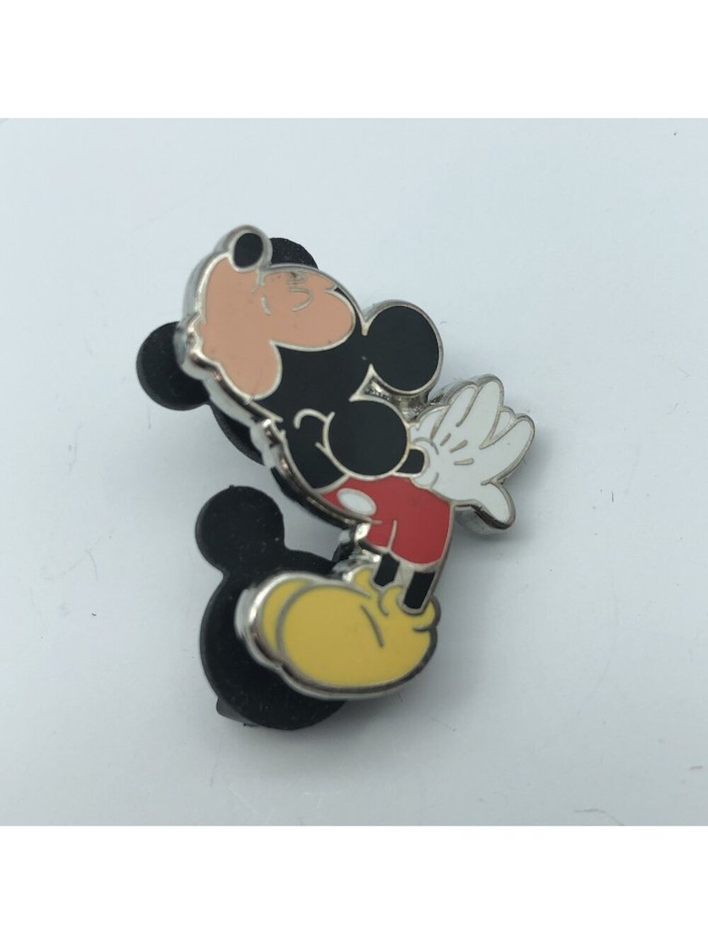 Mickey Mouse kissing enamel pin Disney hat backpack lapel pin